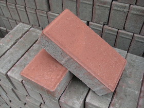 透水磚與實木地板 建筑裝飾材料的創(chuàng)新與自然之美